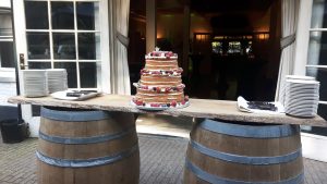 naked-cake tijdens indian summer wedding